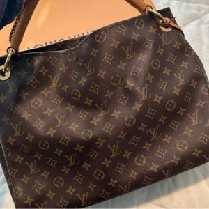 ***AUTHENTIC***Louis Vuitton - Artsy MM Monogram Shoulder Bag